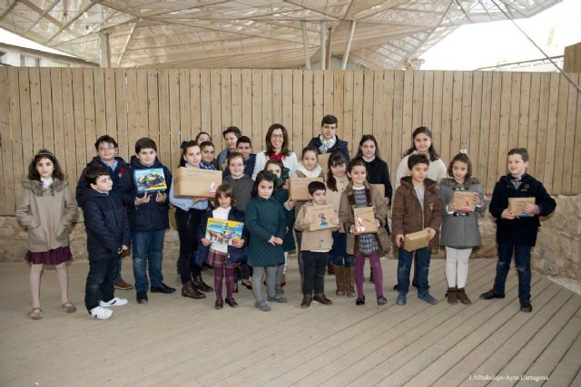 Cartagena, Puerto de Culturas entrego los sets de Playmobil a los niños agraciados en el sorteo navideño