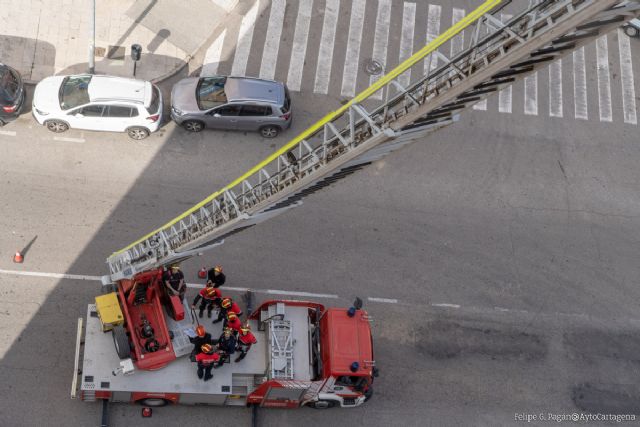 Bomberos de Cartagena practican con el manejo de vehículos en situaciones de rescate en altura