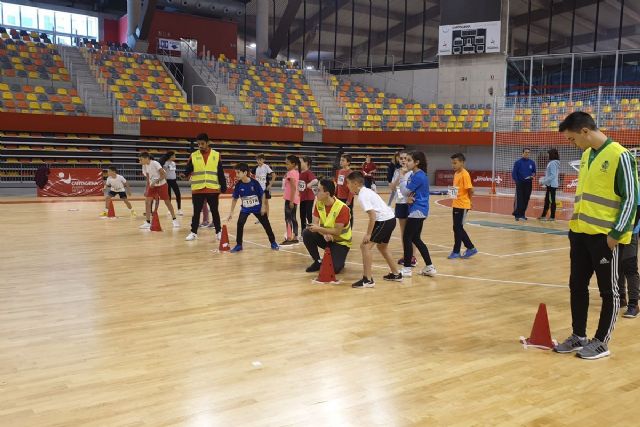 380 alevines juegan al atletismo en el Palacio de Deportes de Cartagena
