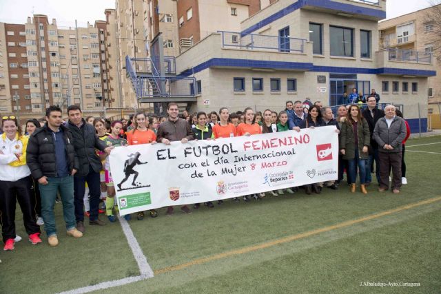 Cartagena reivindica con futbol el papel de la mujer en el deporte