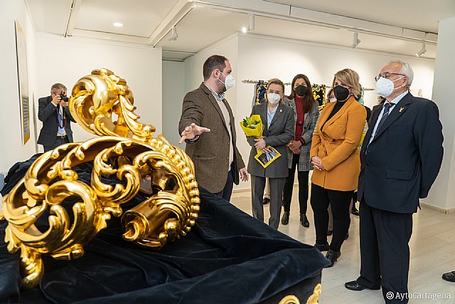 La alcaldesa, nombrada Madrina de Honor de la agrupación Aparición de Jesús a María Magdalena