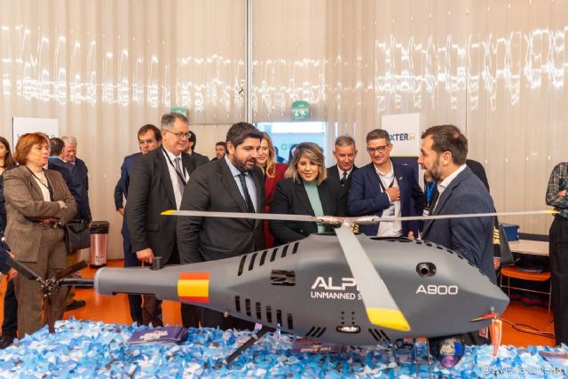 La alcaldesa defiende en el Congreso de Defensa Naval el papel de Cartagena en la modernización de la industria europea