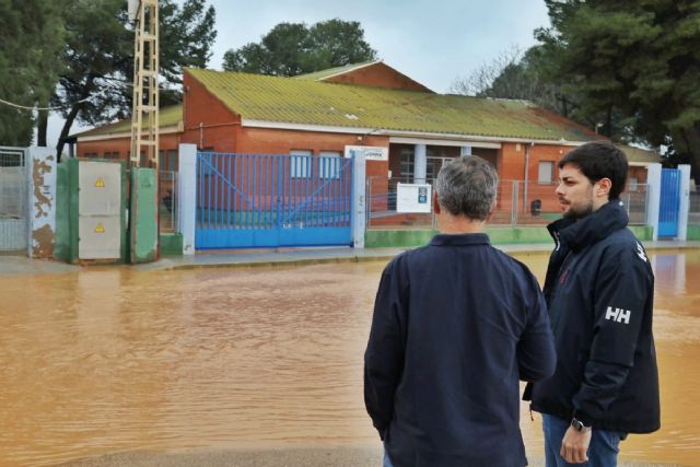 Varias carreteras cortadas por acumulación de agua en Cartagena y cierre de los colegios en La Aljorra