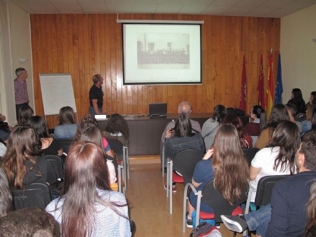 Alumnos de educación social de la Universidad de Murcia visitaron el edificio de La Milagrosa
