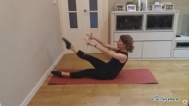 Rutina de pilates con pica en la sesión de 'Deporte en Casa, no pierdas el ritmo´
