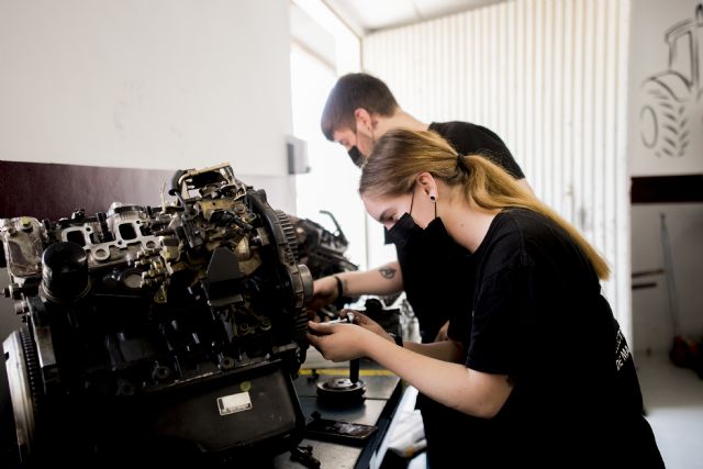 COREM cede 2 cabezas tractoras al IES Politécnico de Cartagena para su uso docente