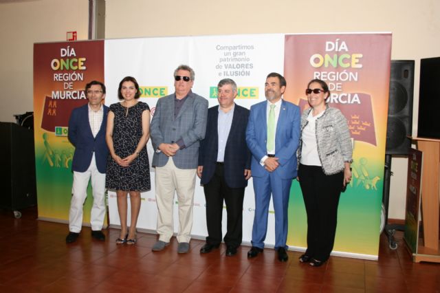 El Día de la ONCE lleva a sus miembros a conocer la Cartagena más turística y emblemática