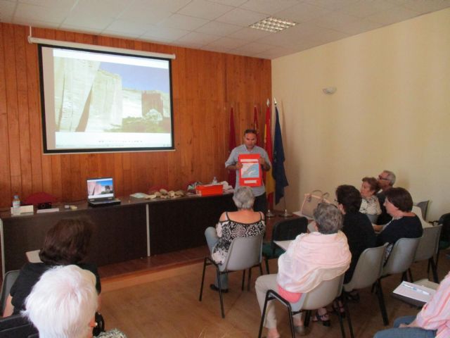 Los mayores descubren el patrimonio paleontológico de Cartagena