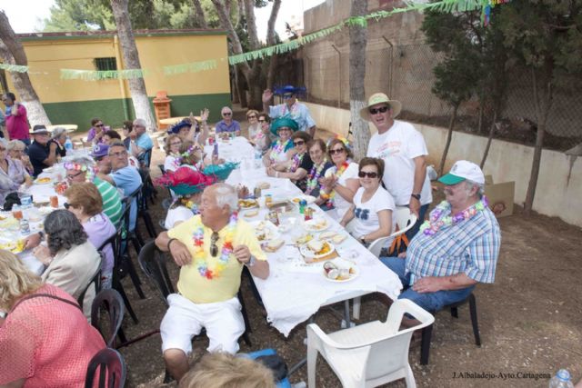 Los mayores celebran su tradicional convivencia en Los Urrutias