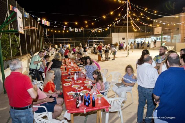 Siguen las fiestas en Los Puertos de Santa Barbara tras la noche de migas
