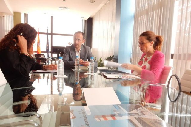 El Ayuntamiento de Cartagena y la Comunidad Autonoma trabajaran para aumentar el gasto de los cruceristas en la ciudad