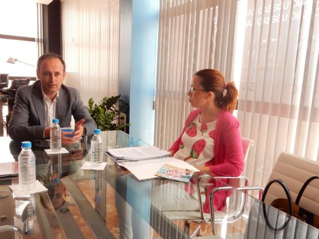 La Comunidad y el Ayuntamiento de Cartagena trabajarán para aumentar el gasto de los cruceristas en la ciudad