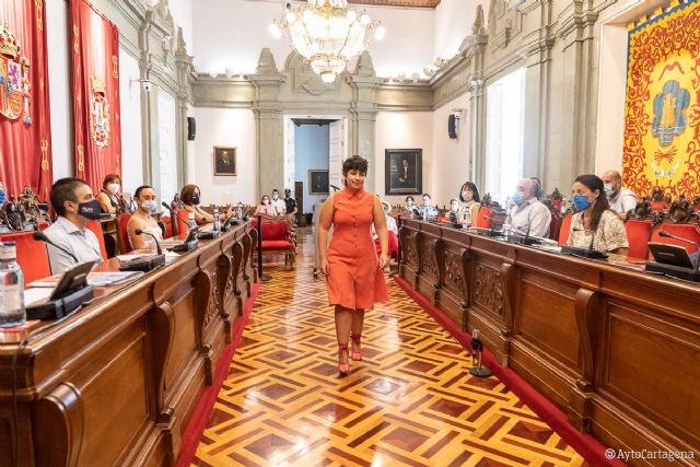 Aroha María Nicolás toma posesión como edil del Ayuntamiento