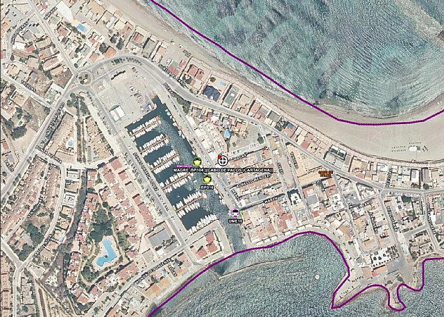 Servicios sanitarios de emergencia atienden y trasladan a un hombre que ha sufrido síndrome de inmersión en Cabo de Palos (Cartagena)