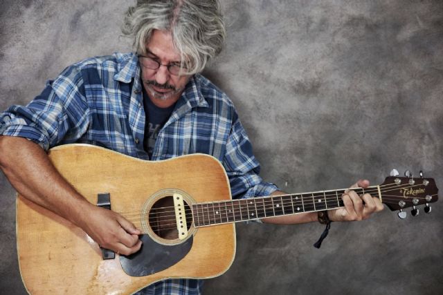 Un homenaje al músico Nacho Para, Ife Ogunjobi y Matthieu Saglio, los conciertos del Cartagena Jazz Festival en El Luzzy