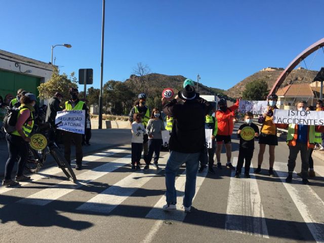 Los colectivos ciclistas celebran el día de la ciudad