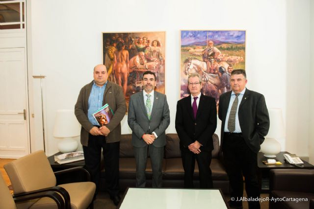 La Asociacion Canonica Cristo de la Divina Misericordia da a conocer su labor al alcalde