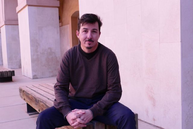 El Premio Hache trae a Cartagena al escritor Daniel Hernandez Chambers