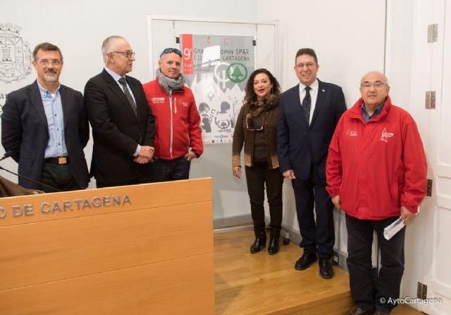 Mas de 130 optimist surcaran las aguas de Cartagenana en el IX Grand Trophy Spar