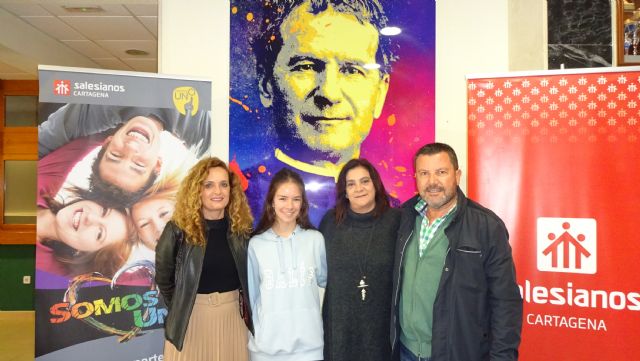 Lucía Zamora Navarro, alumna de 4° ESO de Salesianos Cartagena becada por la fundación Amancio Ortega