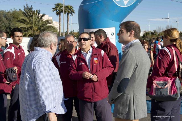 El viento sirvió de impulso para los más de 1.600 corredores de la Media Marathon de Cartagena