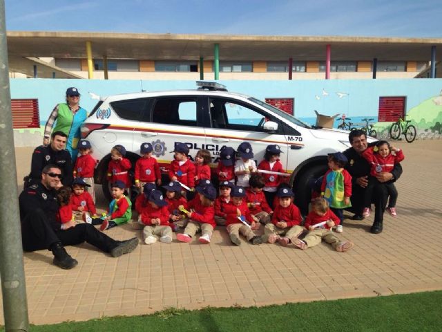 La Policia Local de Cartagena ofrece una charla sobre ciberacoso en el colegio Miralmonte
