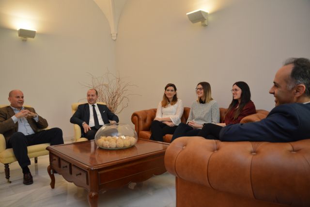 'En las obras aún hay a quien le cuesta aceptar que sea una chica la que dirige'