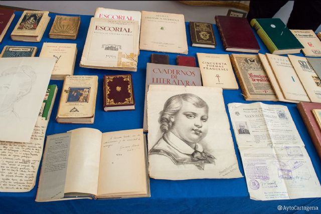 La Policía Nacional recupera un valioso fondo documental de la académica cartagenera Carmen Conde