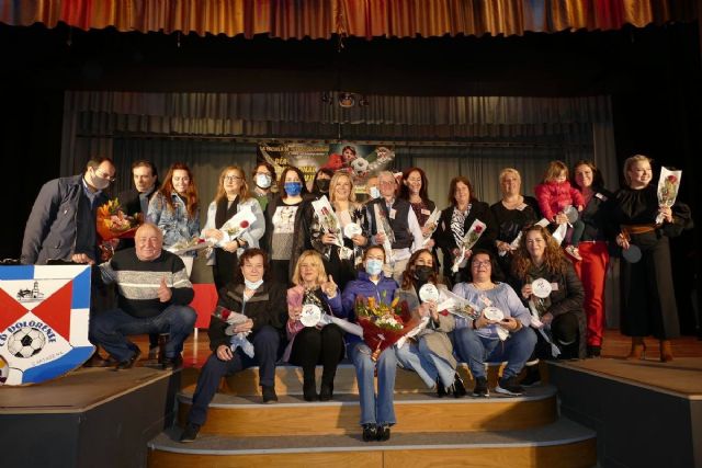 El C. D. Dolorense homenajea a las integrantes de la primera plantilla del club femenino con motivo del 8M