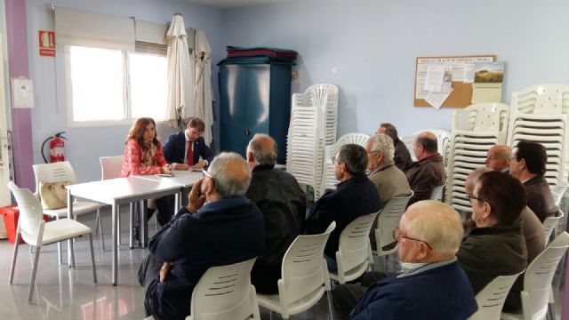 Segado y Soler se entrevistan con los vecinos de La Aparecida para determinar las prioridades de la zona