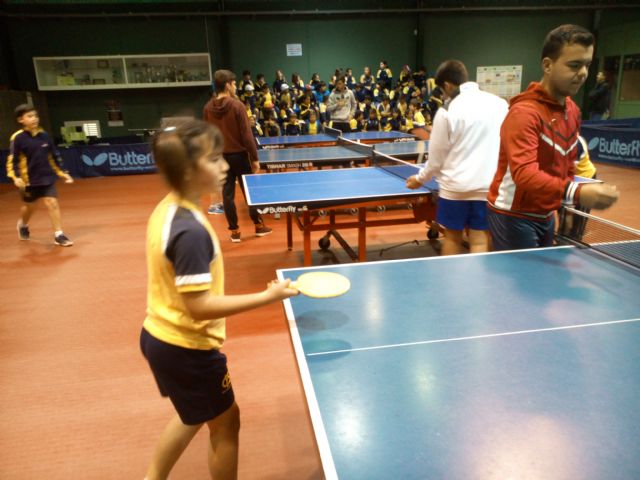 Los alumnos del colegio Hispania disfrutaron de una jornada conociendo el tenis de mesa