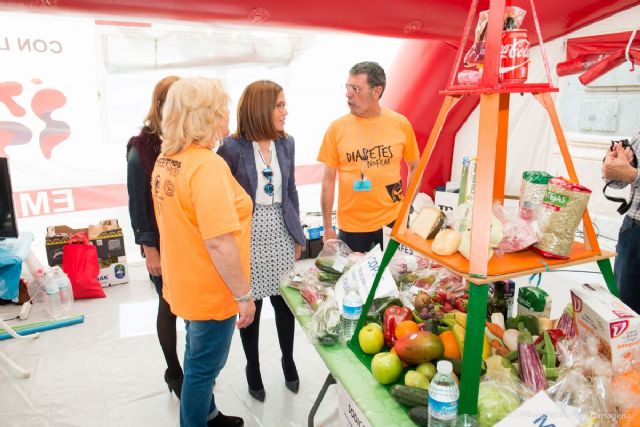 Alcalde y concejales visitan la carpa de Sodicar en el Día Mundial de la Salud