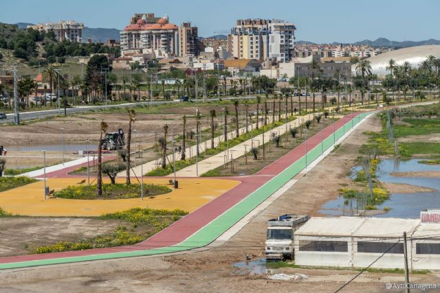 El nuevo tramo del Parque Rambla conecta el Cartagonova con el centro comercial a través de un área verde