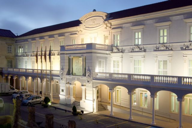 La UPCT ilumina este fin de semana su fachada de color azul con motivo del día de Europa