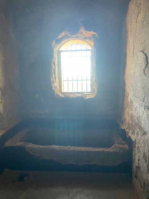 Los hurtos y el vandalismo agravan la situación de abandono de Los Baños de la Marrana