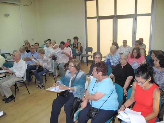 Servicios Sociales informa a personas mayores y con discapacidad de la solicitud del grado de dependencia