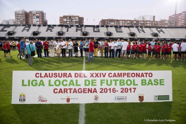 La XXIV Liga Local de Futbol Base de Cartagena cerro la temporada con la entrega de trofeos