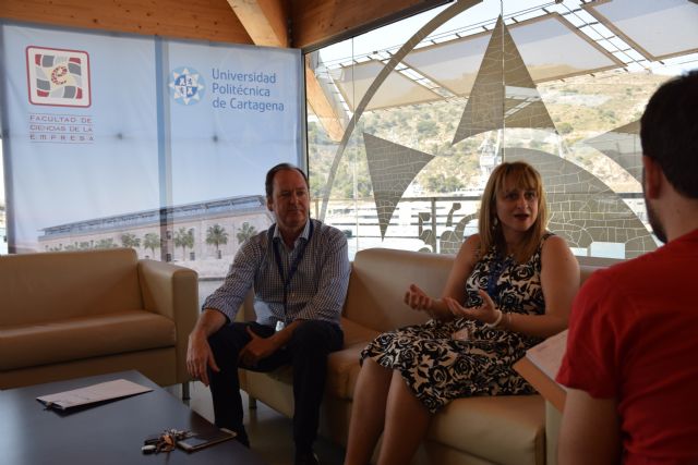 'Hay hoteles que están ofertando habitaciones en AirBnB; hay que regular el sector'