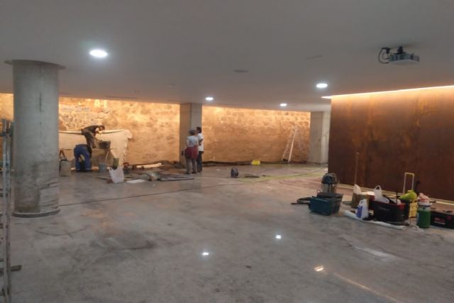 El Ayuntamiento contará con una nueva sala de conferencias presidida por la muralla de Carlos III