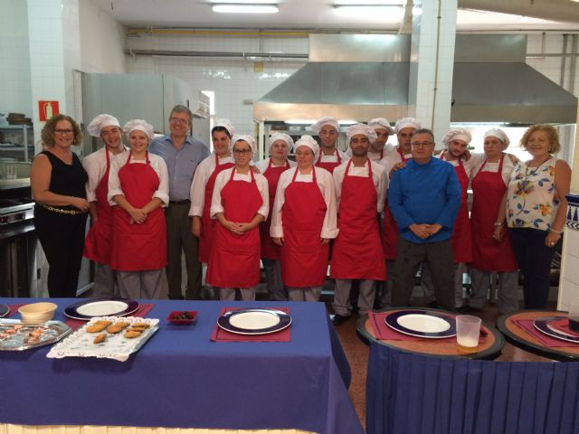 Nuevos alumnos formados en cocina gracias a la ADLE harán prácticas en restaurantes de Cartagena