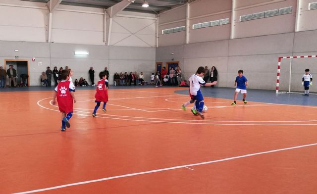 Servicios Sociales facilitara la participacion 35 menores con dificultades economicas en las escuelas del futbol sala Plasticos Romero