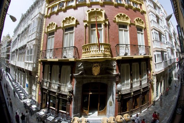 Un convenio promovido por el area de Cultura y Patrimonio facilitara la apertura del Casino a cartageneros y visitantes