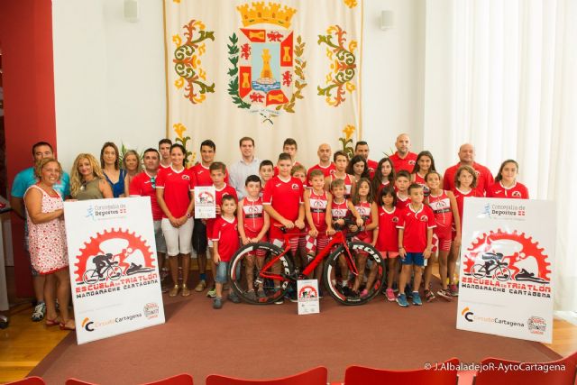 La Escuela de Triatlon del Club de Atletismo Mandarache supera expectativas e inicia su camino con 26 niños