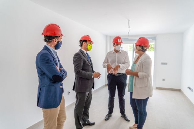 Visita a 22 viviendas protegidas en la Barriada Hispanoamérica