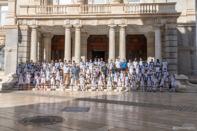 Niños y niñas del Campus Experience de la Fundación Real Madrid visitan Cartagena