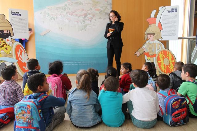 Cartagena Puerto de Culturas acerca la historia a los escolares a través de talleres