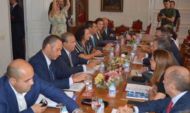 La Comunidad reclama al Gobierno de España que 'no retrase ni un día más la cesión de los terrenos para la ZAL de Cartagena'