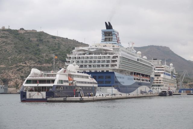 Cerca de 2.000 turistas llegan al puerto de Cartagena en la primera triple escala de cruceros del año