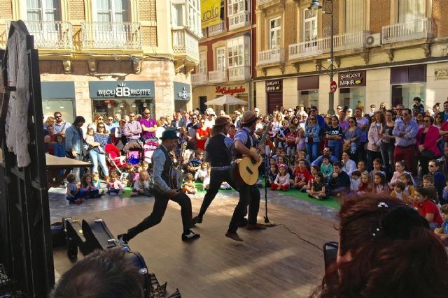 Educajazz salio a la calle con la actuacion de La banda de otro