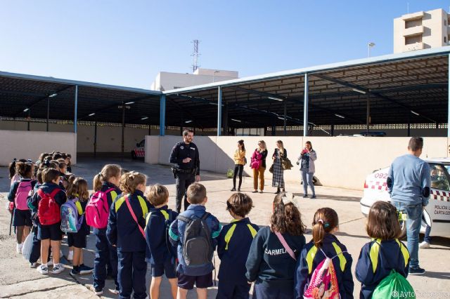 Los cartageneros más jóvenes aprenden consejos básicos de seguridad con Policía Local y Bomberos